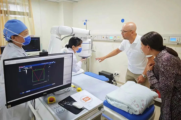 星空xk普罗超声聚焦治疗机器人