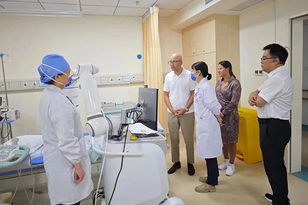 星空xk普罗超声聚焦治疗机器人